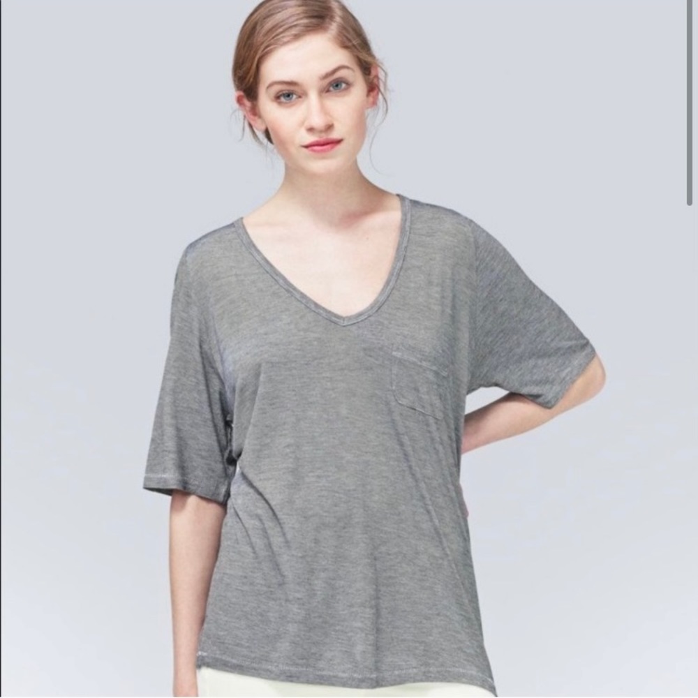 WILFRED FREE LIBRE T SHIRT